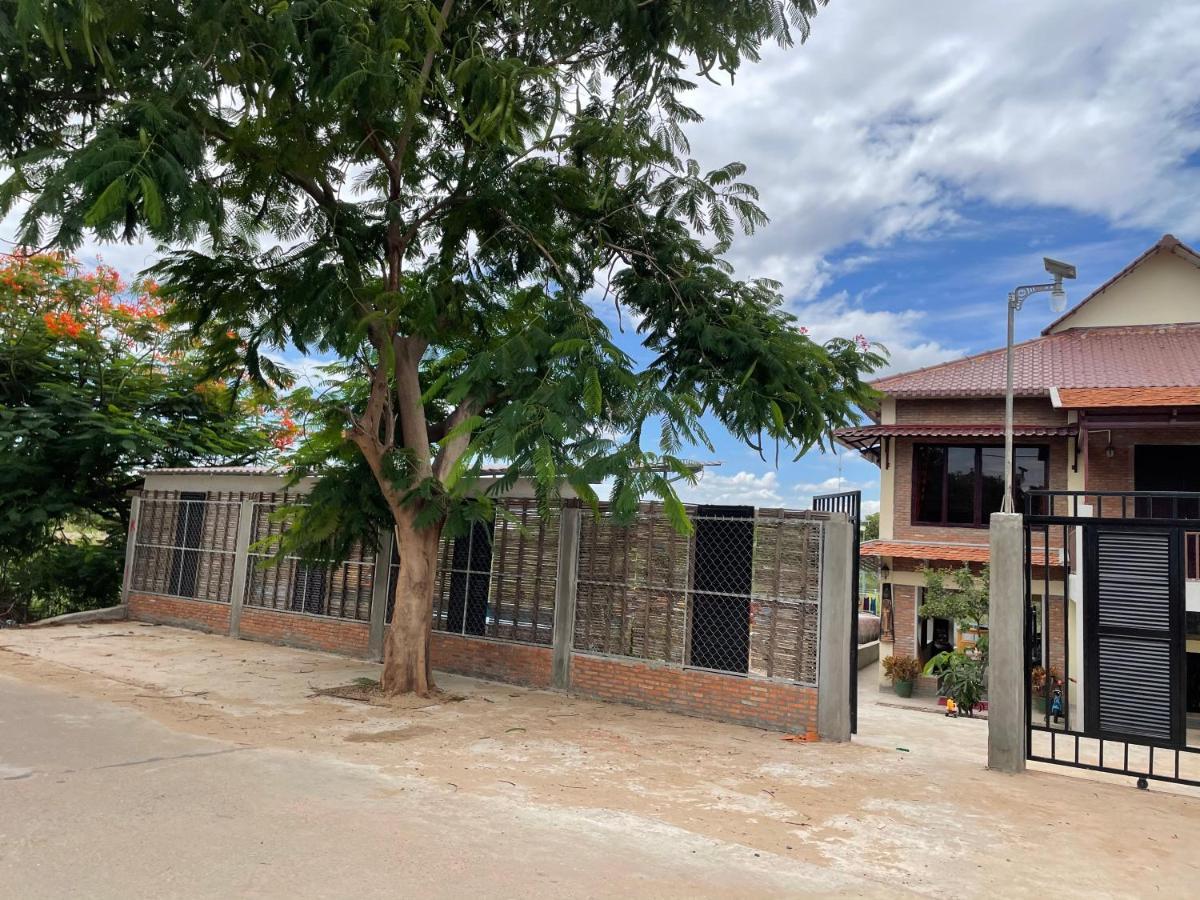 Silk Island Homestay Phnom Penh Exterior photo