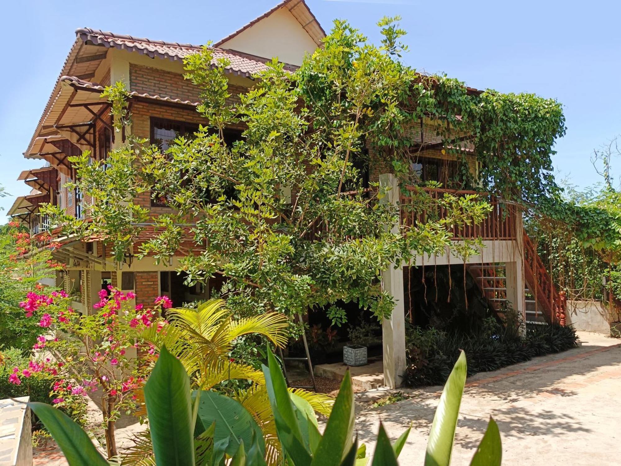 Silk Island Homestay Phnom Penh Exterior photo