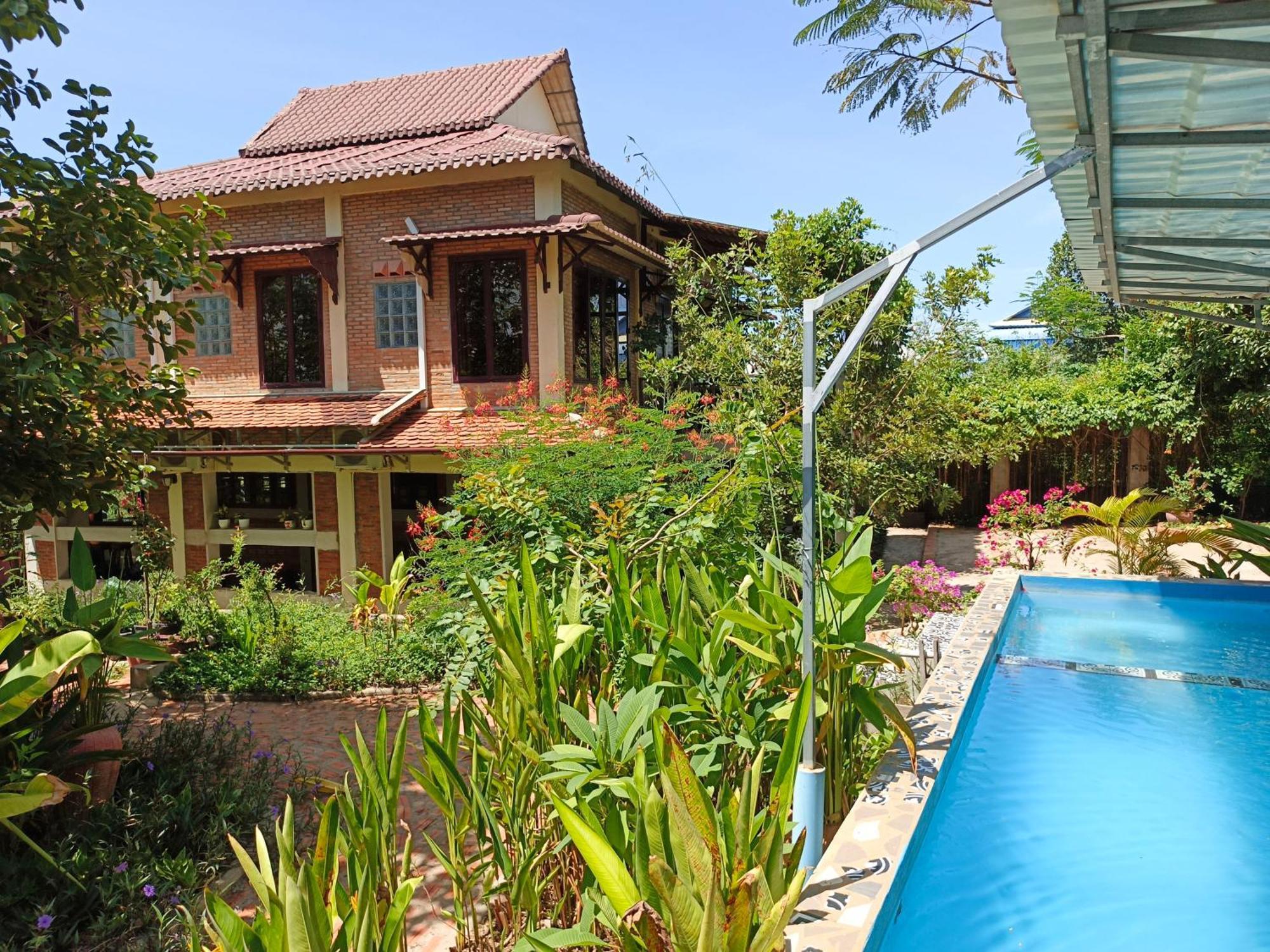 Silk Island Homestay Phnom Penh Exterior photo
